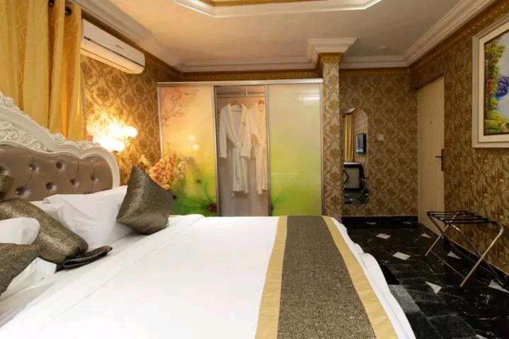 Ag Hotel And Suites Ogbodjo Exteriör bild